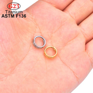 Кольцо сегментное 1,2 мм кликер тройное. Титан, кристаллы. HSEGTA032