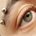 Пирсинг брови